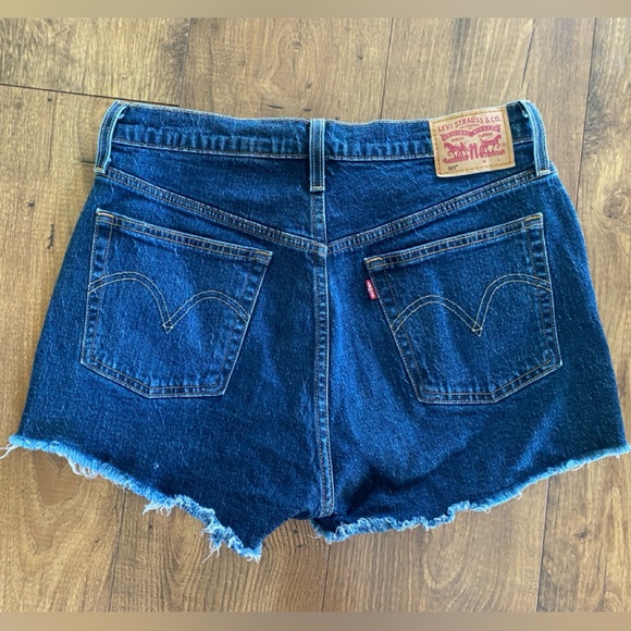 Dark wash Levi 501 Shorts-never worn - Picture 2 of 3